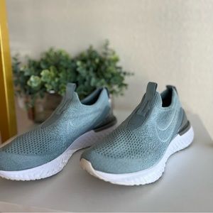 Women’s Nike Flyknit laceless